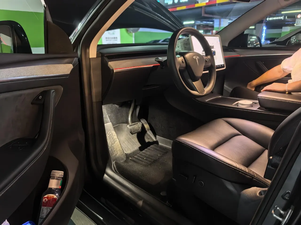 Tesla 2024 Model Y long endurance all-wheel drive version automatic transmission 3