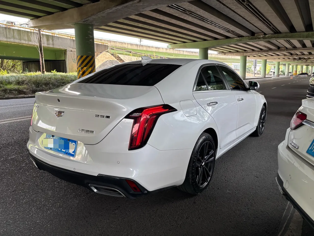 Cadillac 2023 CT4 1.5T 25T Luxury Automatic Gear 10