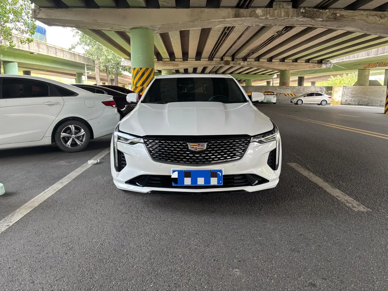 Cadillac 2023 CT4 1.5T 25T Luxury Automatic Gear 2
