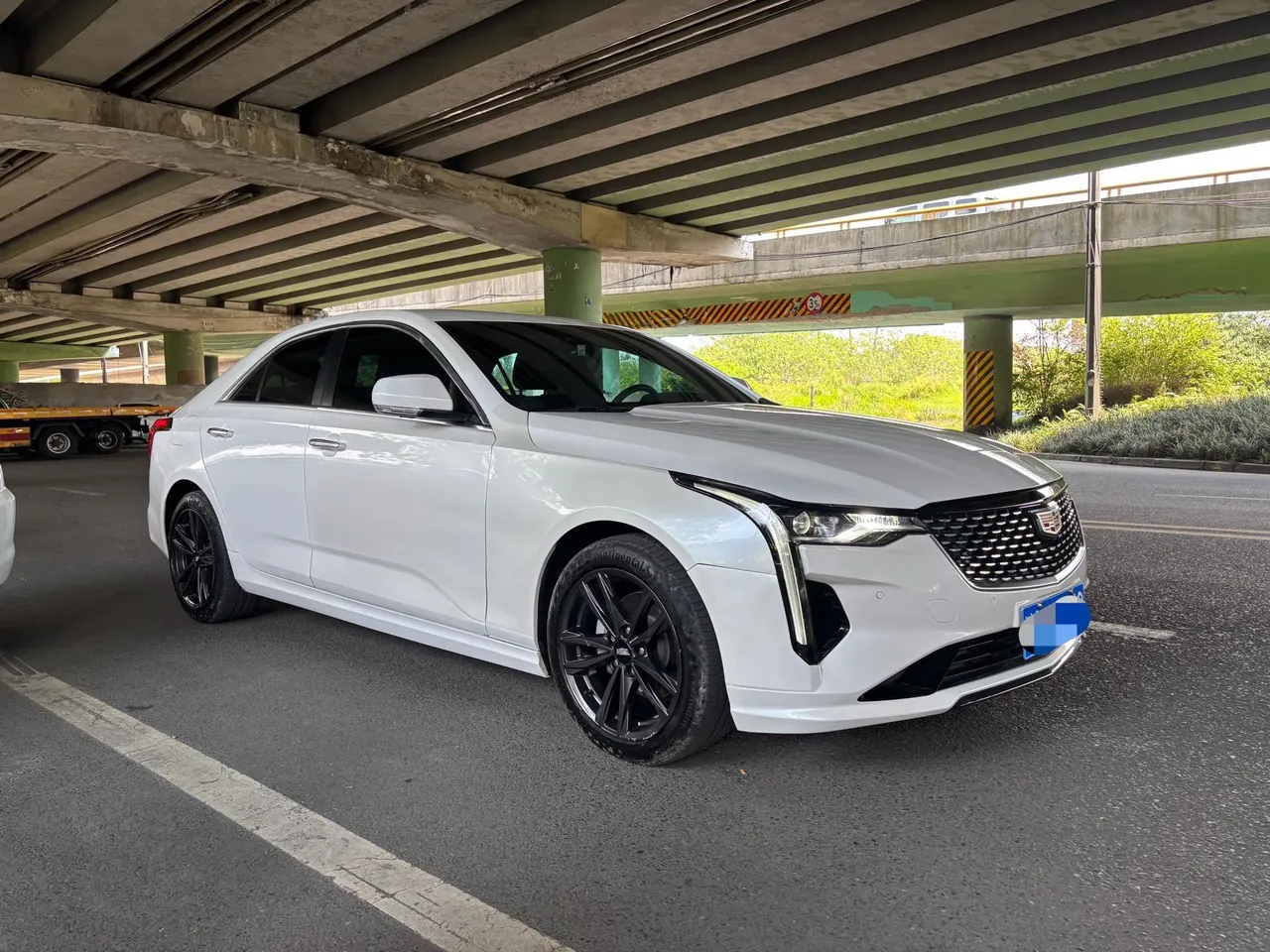 Cadillac 2023 CT4 1.5T 25T Luxury Automatic Gear 3