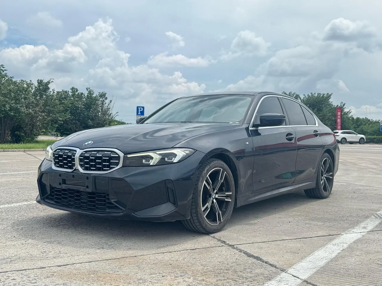 Open image lightbox: BMW 3 Series 2023 325i 2.0T M Sports Suit Automatic Gear