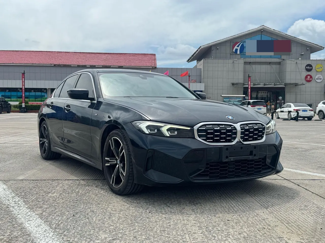 BMW 3 Series 2023 325i 2.0T M Sports Suit Automatic Gear 3