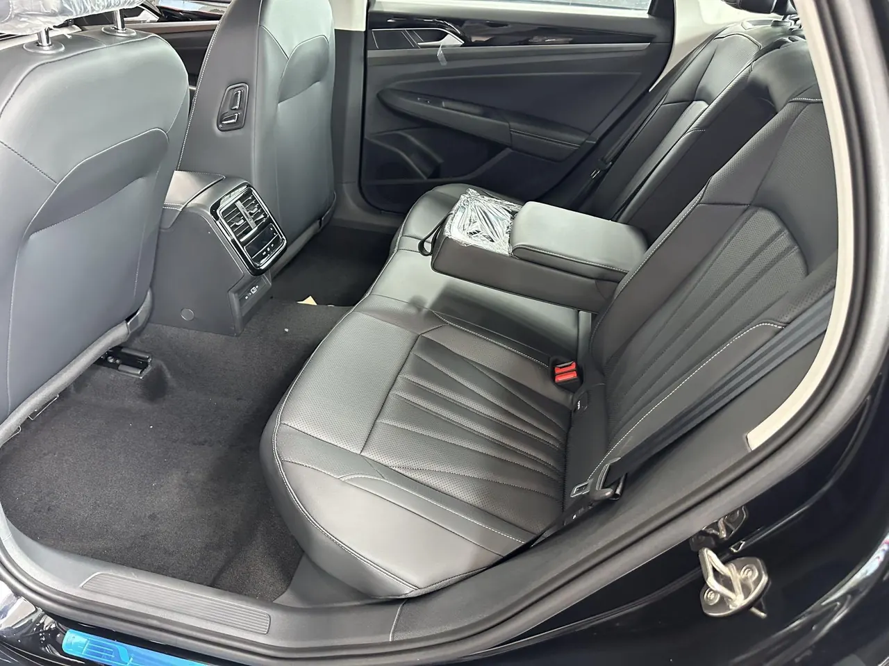 Volkswagen 2026 Passat 2.0TSI 380TSI outstanding star dragon version automatic gear 5