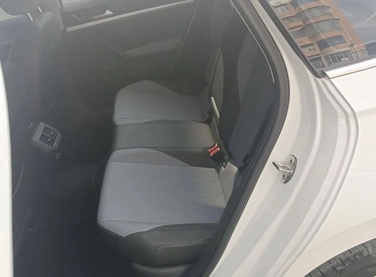 Volkswagen 2023 LaVida 1.5 5 Million Edition Automatic 3