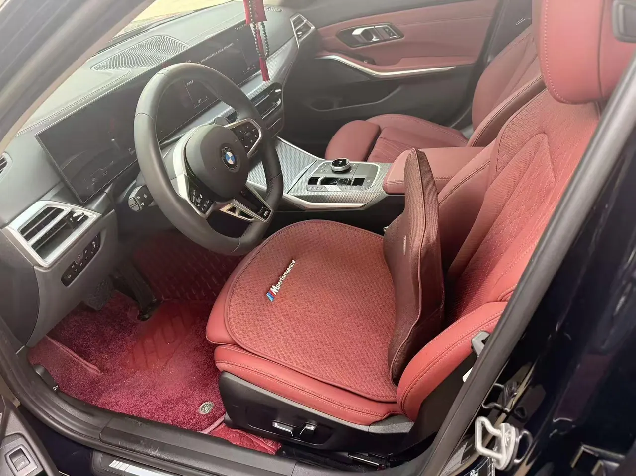 BMW 3 Series 2025 330Li 2.0T M Sports Obsidian Night Suit Automatic Gear 2