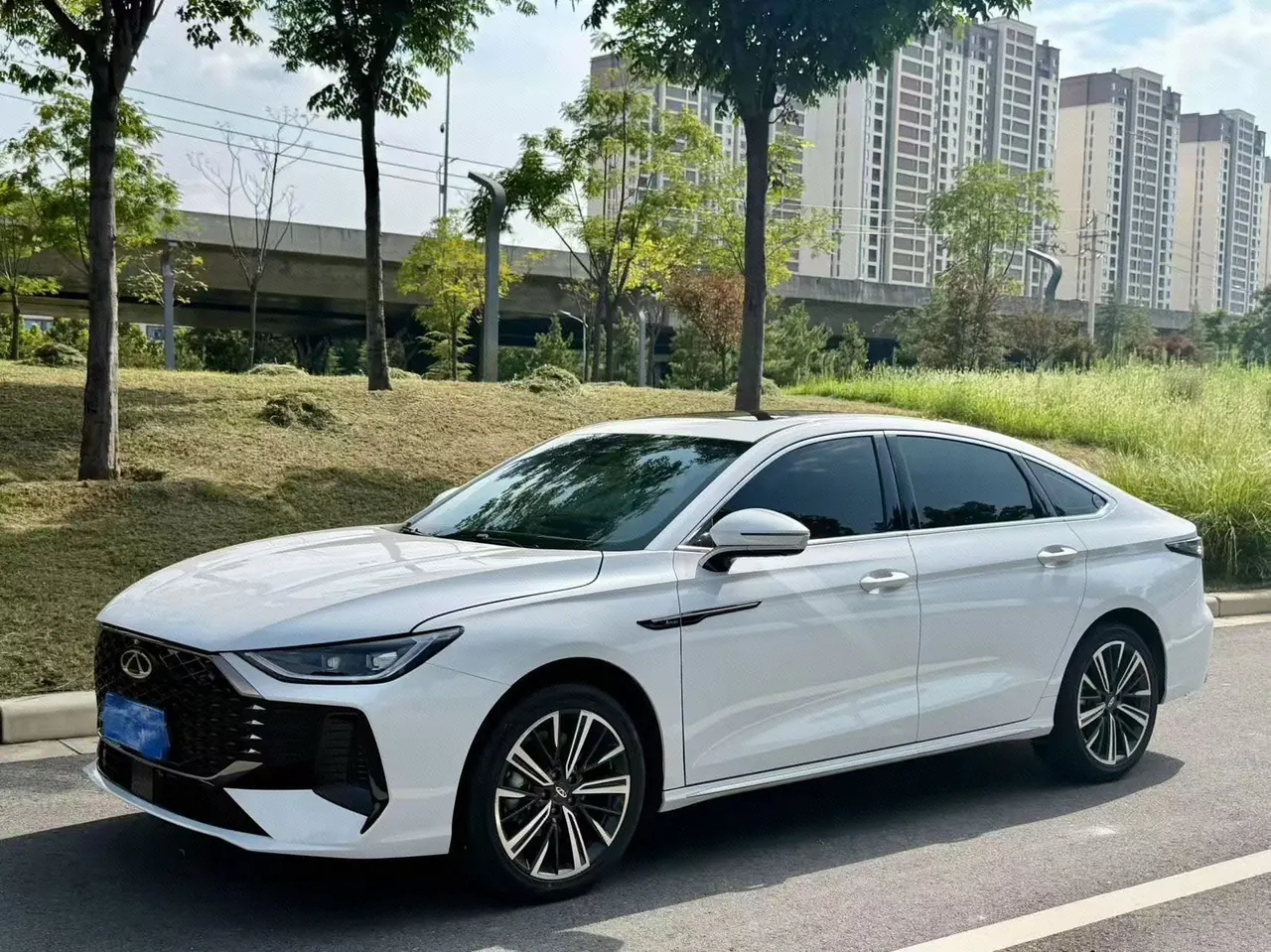Open image lightbox: Chery 2025 Erez 8 1.6T Excellent Automatic Gear