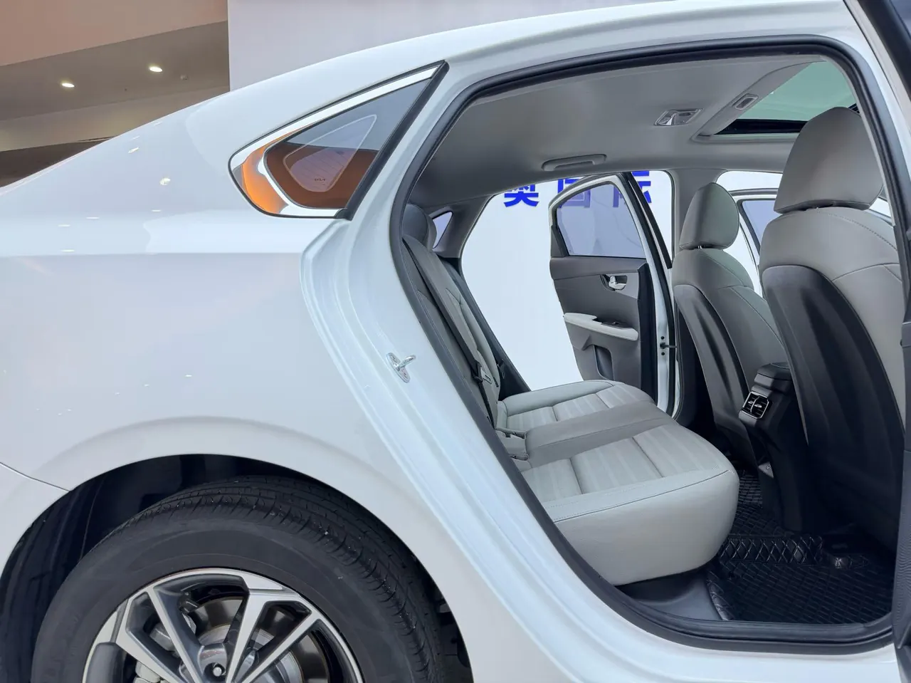 Kia 2023 K3 1.5 Stepless Deluxe Edition Automatic Gear 15
