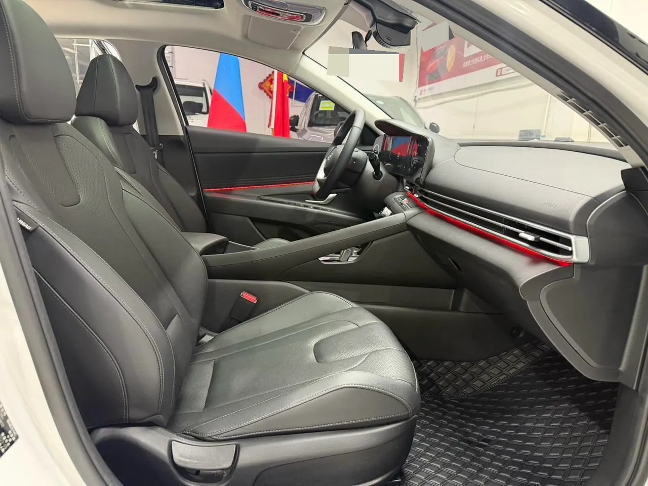 Hyundai 2023 Elantra -3-compartment 1.5 stepless LUX premium automatic gear 10