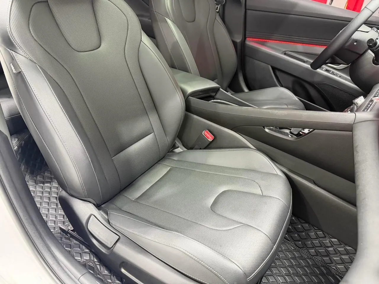 Hyundai 2023 Elantra -3-compartment 1.5 stepless LUX premium automatic gear 11