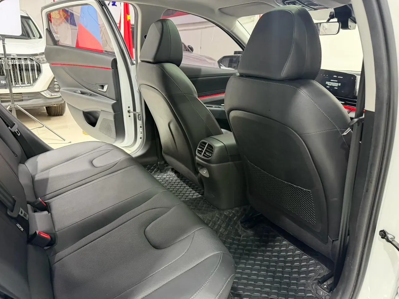 Hyundai 2023 Elantra -3-compartment 1.5 stepless LUX premium automatic gear 12