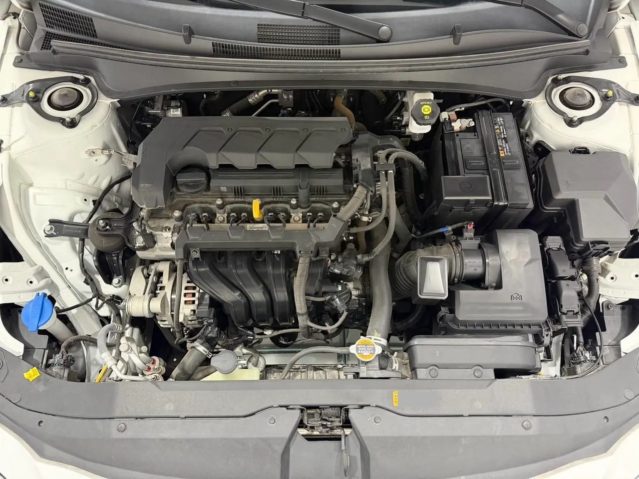Hyundai 2023 Elantra -3-compartment 1.5 stepless LUX premium automatic gear 17