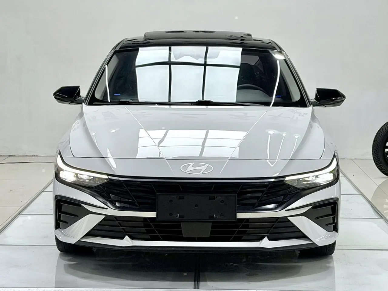 Hyundai 2023 Elantra -3-compartment 1.5 stepless LUX premium automatic gear 2