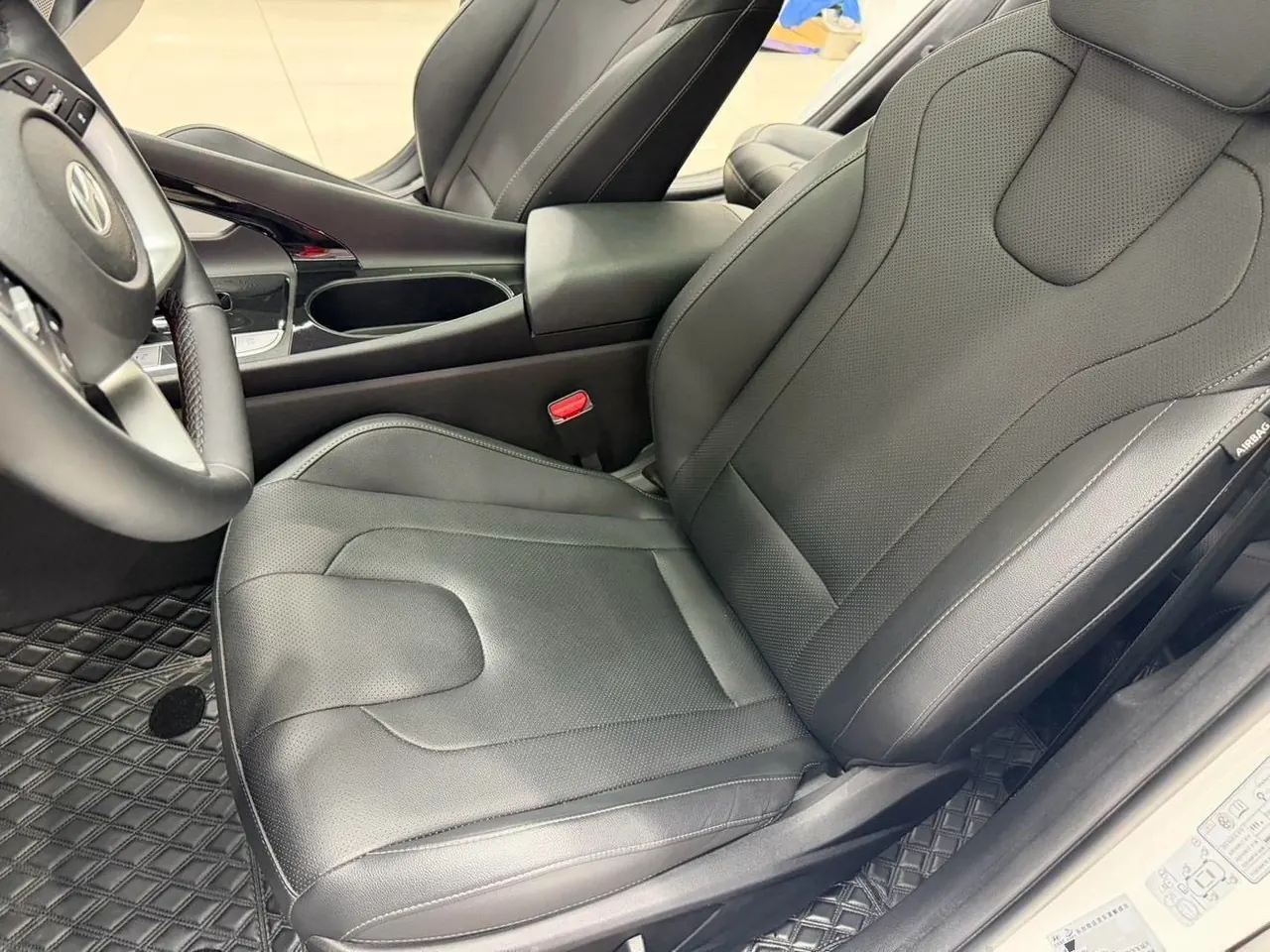 Hyundai 2023 Elantra -3-compartment 1.5 stepless LUX premium automatic gear 8
