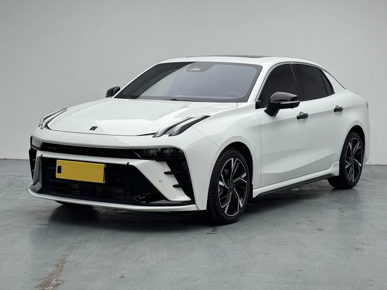 Open image lightbox: LYNK&CO 2025 LYNK&CO 03 1.5TD Champion Pro Auto