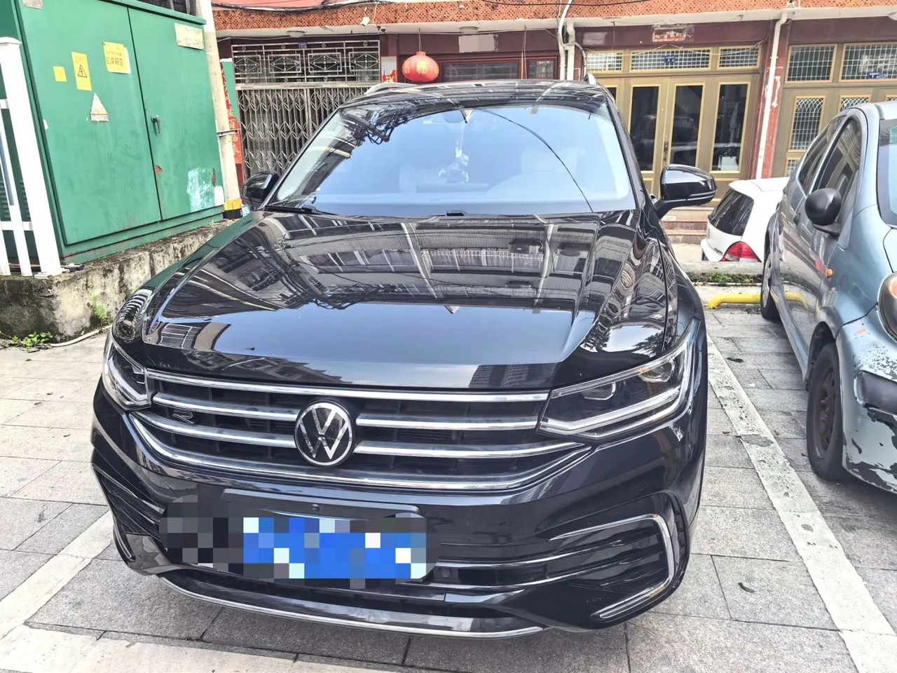 Volkswagen 2022 Tiguan L R-Line 2.0TSI 330TSI Two-Drive R-Line Overdrive Automatic Gear 4