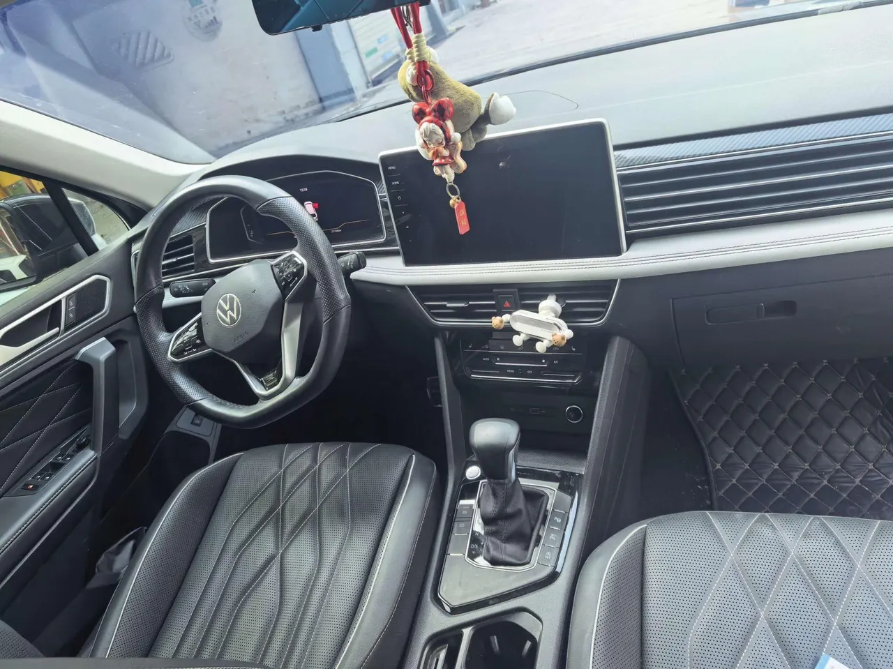 Volkswagen 2022 Tiguan L R-Line 2.0TSI 330TSI Two-Drive R-Line Overdrive Automatic Gear 5
