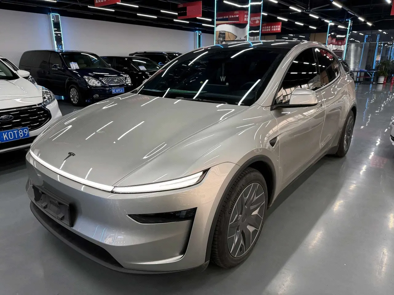 Open image lightbox: Tesla 2025 Model Y L Long Endurance All-Wheel Drive Automatic Transmission