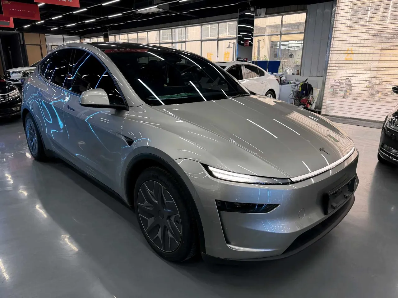 Tesla 2025 Model Y L Long Endurance All-Wheel Drive Automatic Transmission 2