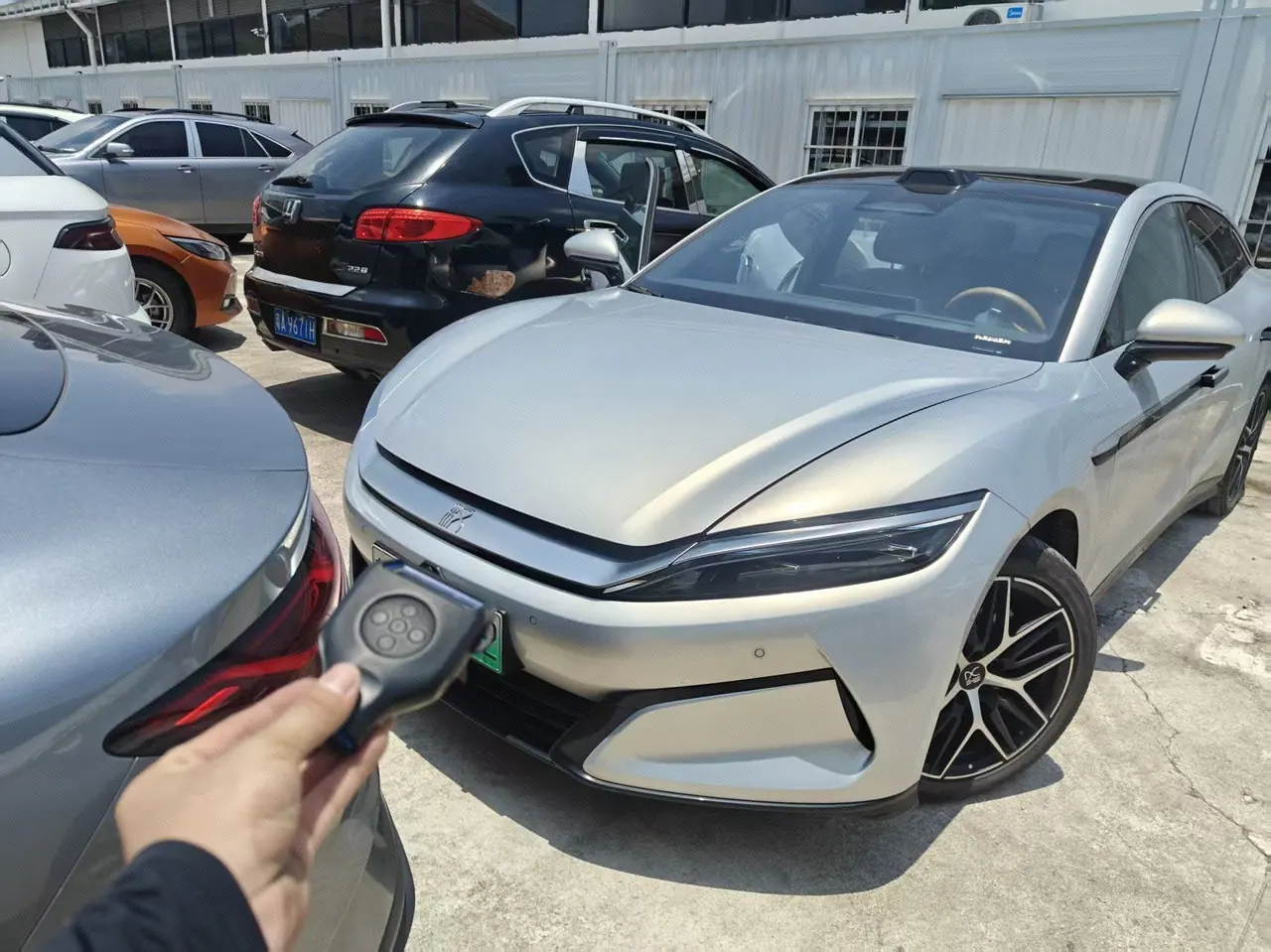 打开图片灯箱:BYD 2025 Han L EV four-wheel drive laser Radar flagship automatic gear