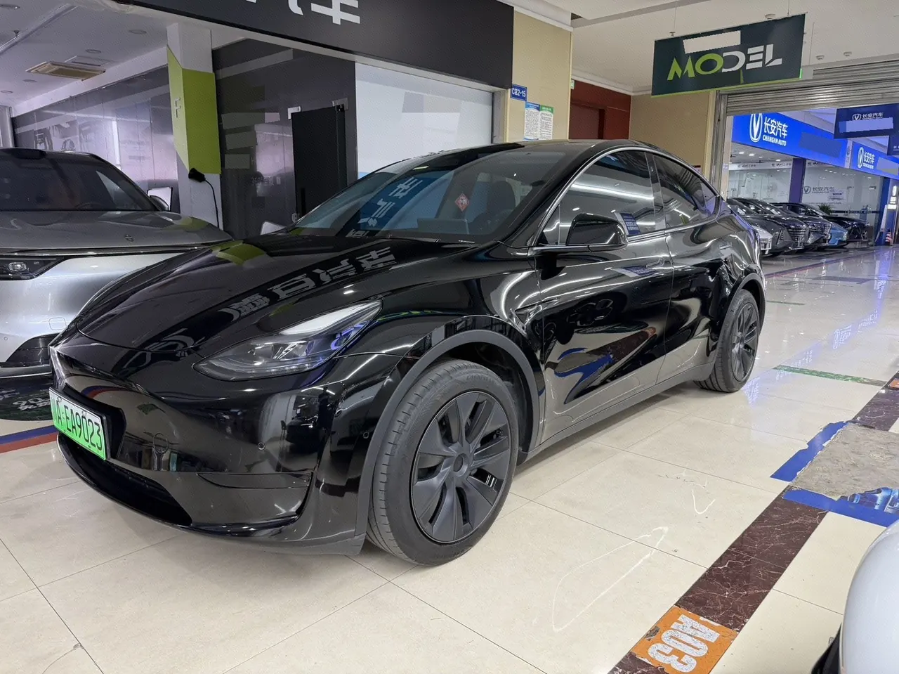Open image lightbox: Tesla 2023 Model Y rear-wheel drive version automatic transmission