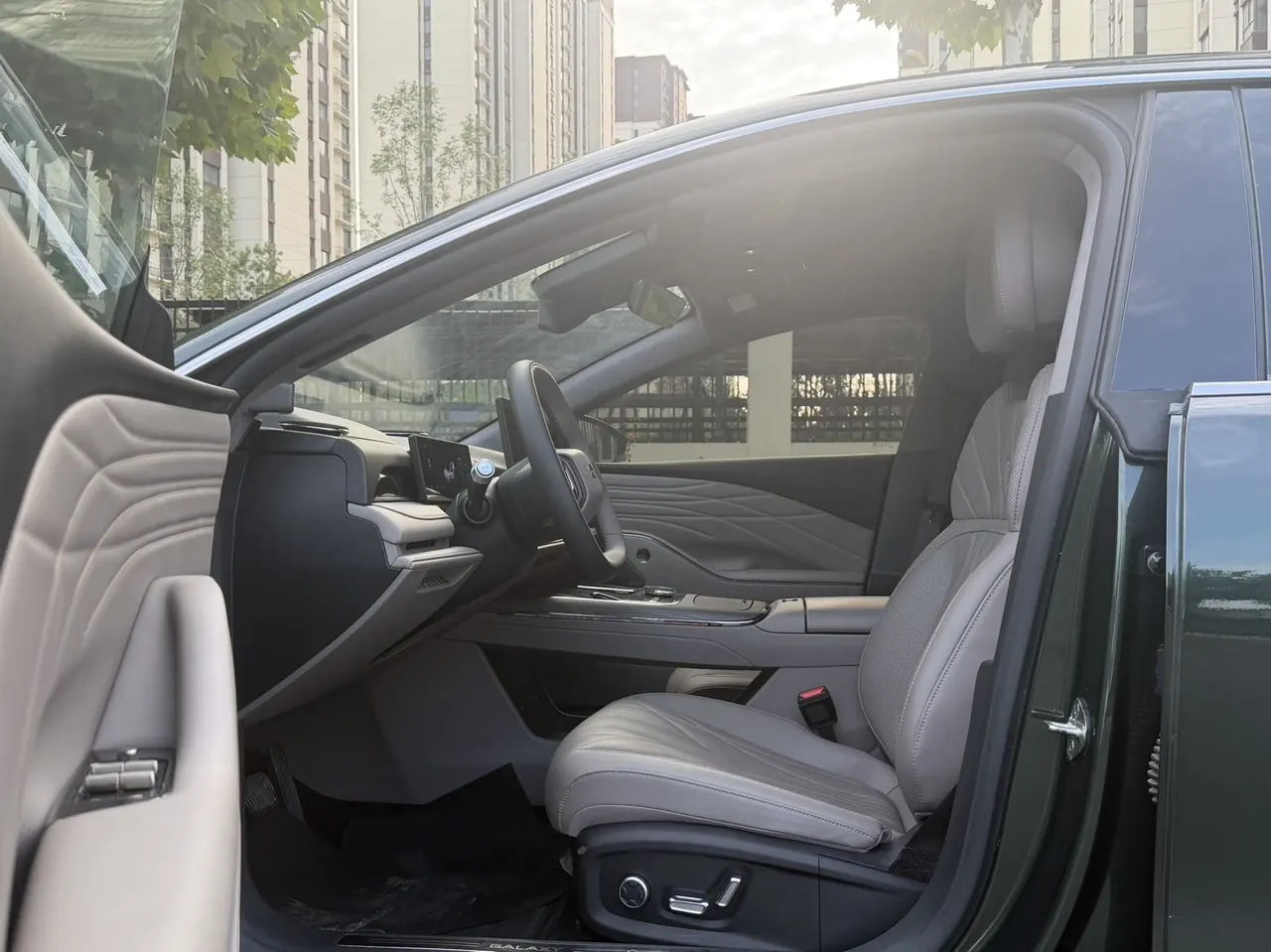 Geely Galaxy 2025 Xingyao 8 EM-P 1.5T 130km Starship Edition Automatic Gear 4