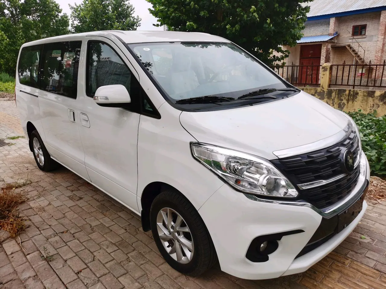 Fashion Lingzhi PLUS 2024 Lingzhi PLUS 1.5T Luxury 7-seat Manual Gear 3