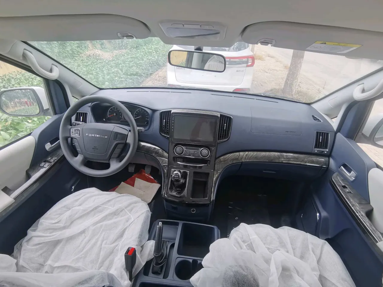 Fashion Lingzhi PLUS 2024 Lingzhi PLUS 1.5T Luxury 7-seat Manual Gear 4