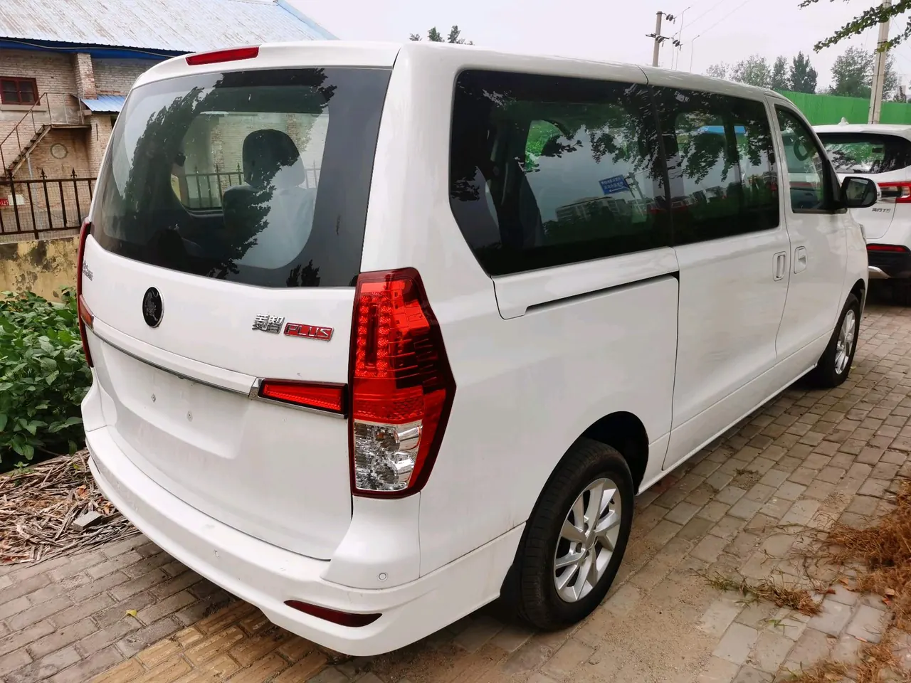 Fashion Lingzhi PLUS 2024 Lingzhi PLUS 1.5T Luxury 7-seat Manual Gear 5
