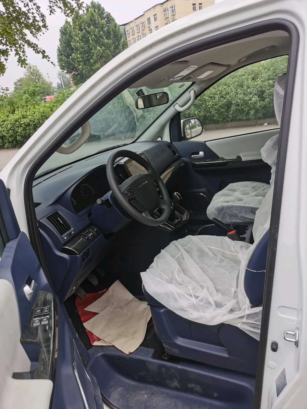 Fashion Lingzhi PLUS 2024 Lingzhi PLUS 1.5T Luxury 7-seat Manual Gear 9