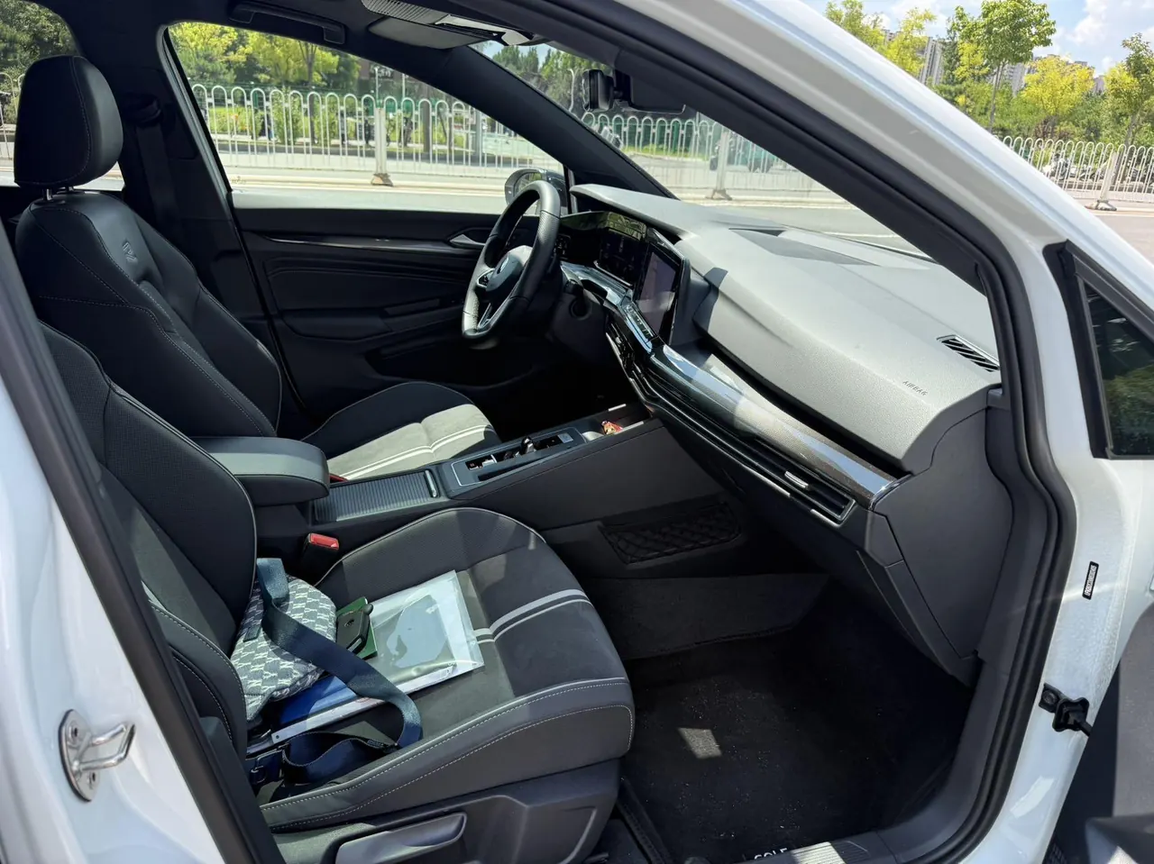 Volkswagen 2023 Golf 8 R-Line 1.4TSI 280TSI Automatic 6