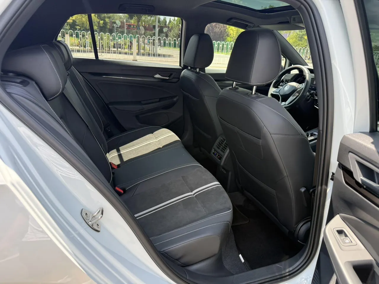 Volkswagen 2023 Golf 8 R-Line 1.4TSI 280TSI Automatic 7
