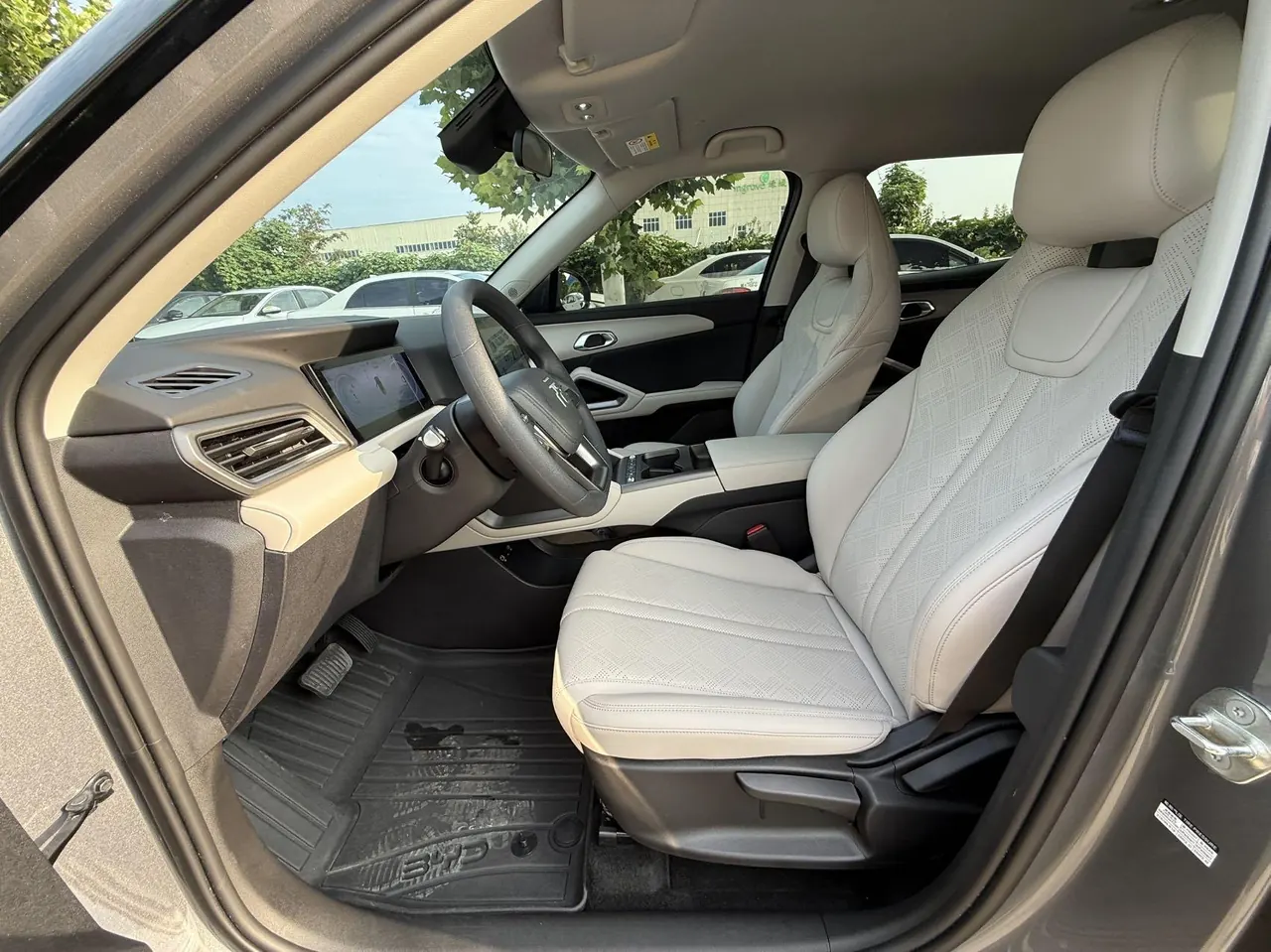 BYD 2025 Yuan UP 301KM Pilot Automatic Gear 4