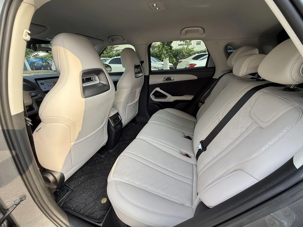 BYD 2025 Yuan UP 301KM Pilot Automatic Gear 6