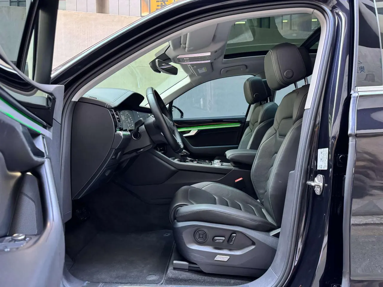 Volkswagen Touareg (Imported) 2020 Touareg 2.0TSI Sharp Edition Automatic Gear 7