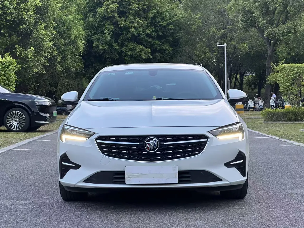 Buick 2020 Regal 1.5T 552T Luxury Automatic Gear 2