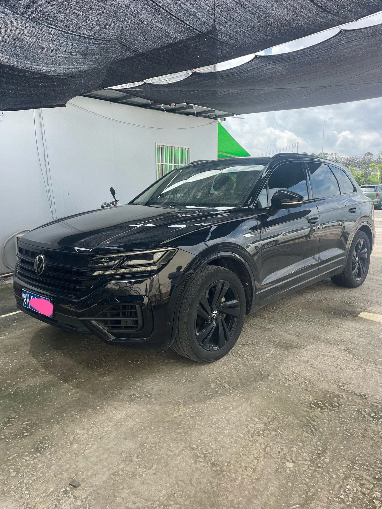 Open image lightbox: Volkswagen Touareg (Imported) 2022 Touareg 3.0TSI Sharp Edition Obsidian Black Sports Suit Automatic Gear