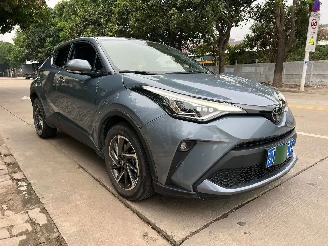 Toyota 2022 C- HR 2.0 stepless leading version of automatic gear 3