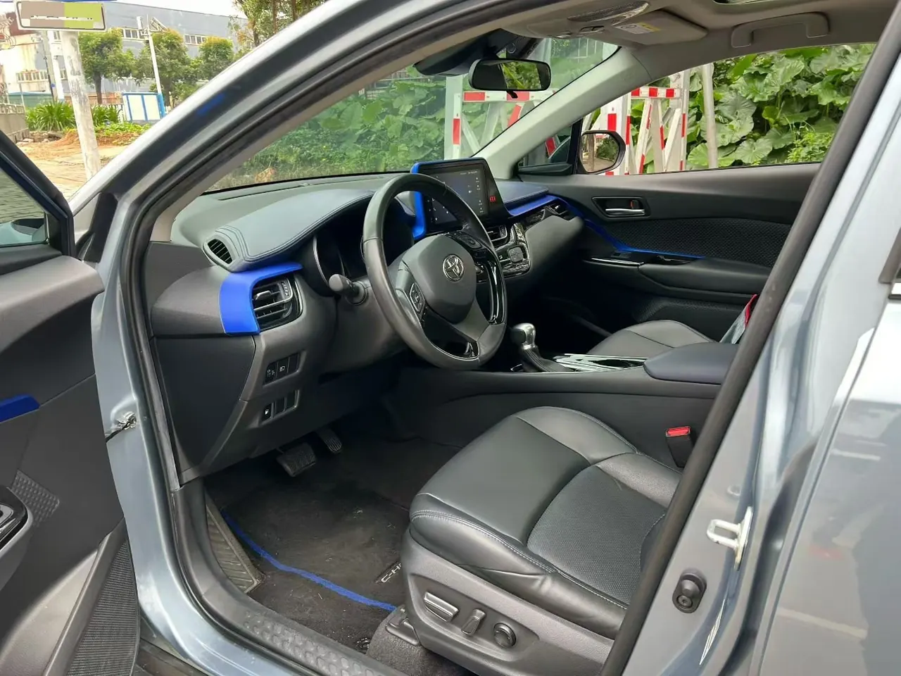 Toyota 2022 C- HR 2.0 stepless leading version of automatic gear 4