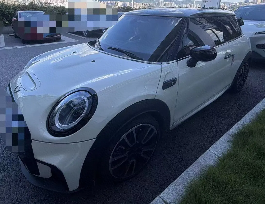 打开图片灯箱:MINI Mini (imported) 2022 Mini Cooper S 2.0T racer (modified) automatic gear