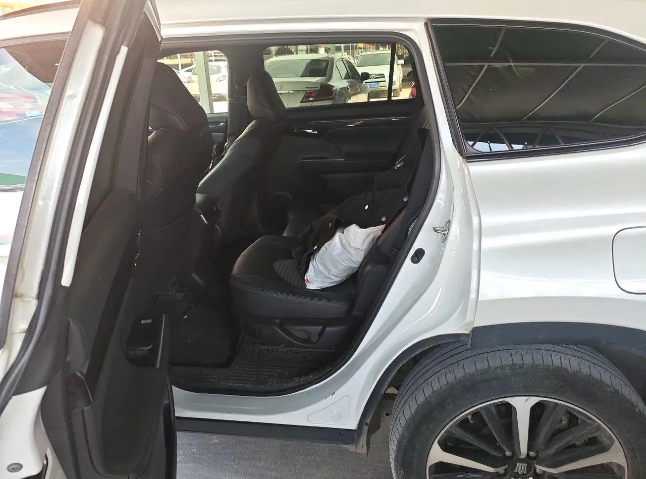 Toyota 2022 Crown Lu Fang 2.0T Jin Yao Edition Automatic Gear 5