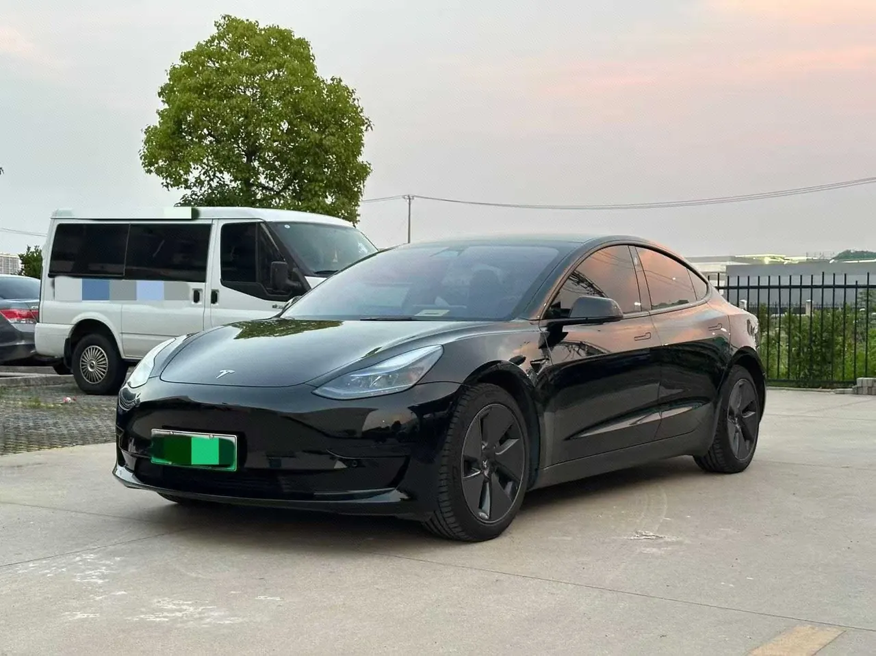 Open image lightbox: Tesla 2022 Model 3 rear-wheel drive version of automatic transmission