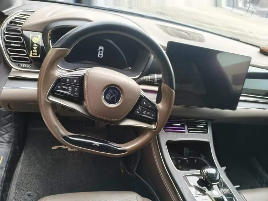 BYD 2020 Han DM 2.0T four-wheel drive performance version luxury automatic gear 4