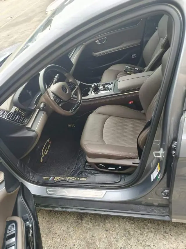 BYD 2020 Han DM 2.0T four-wheel drive performance version luxury automatic gear 5