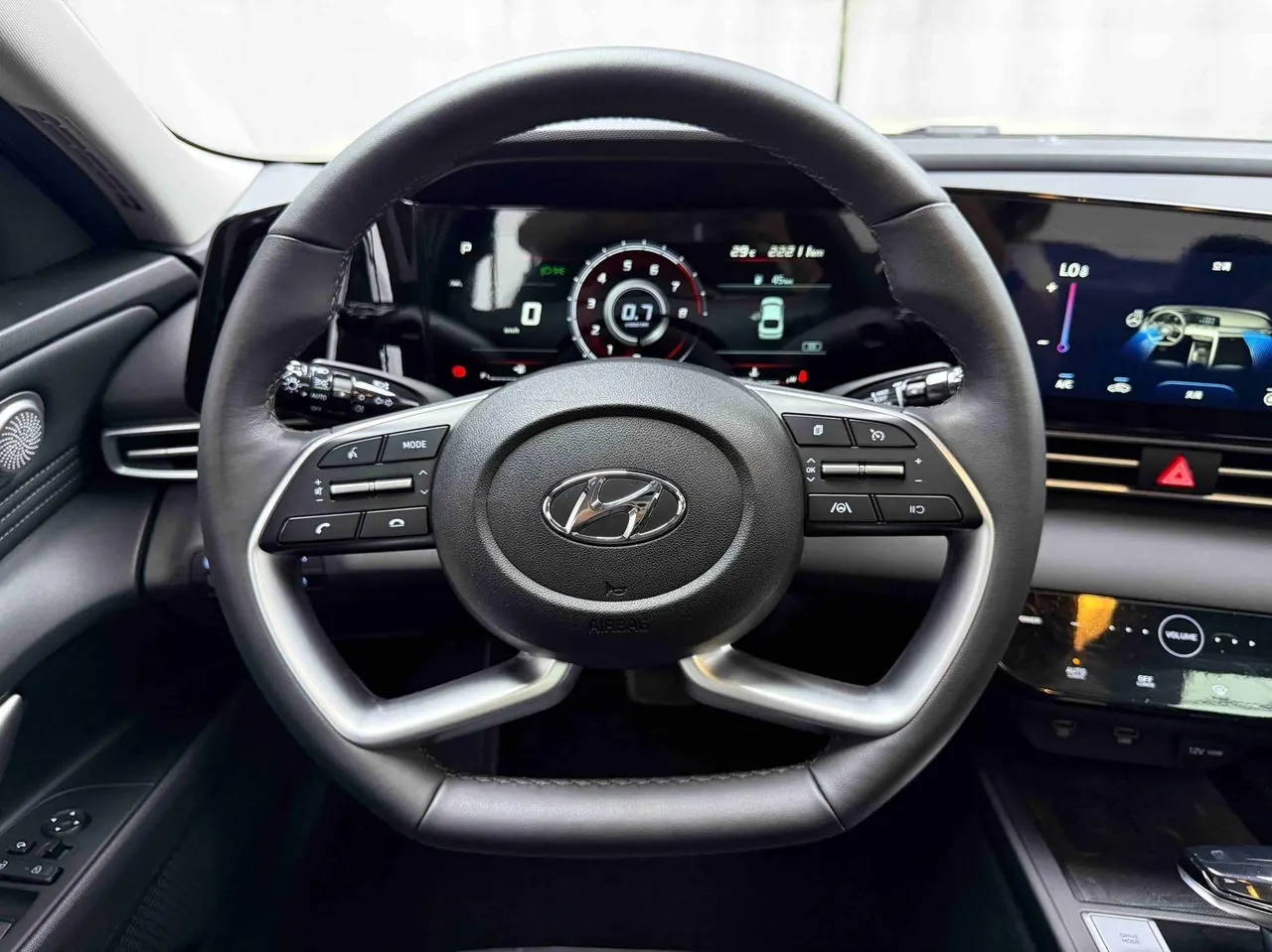 Hyundai 2022 Elantra -3-compartment 1.5 stepless LUX premium automatic gear 11