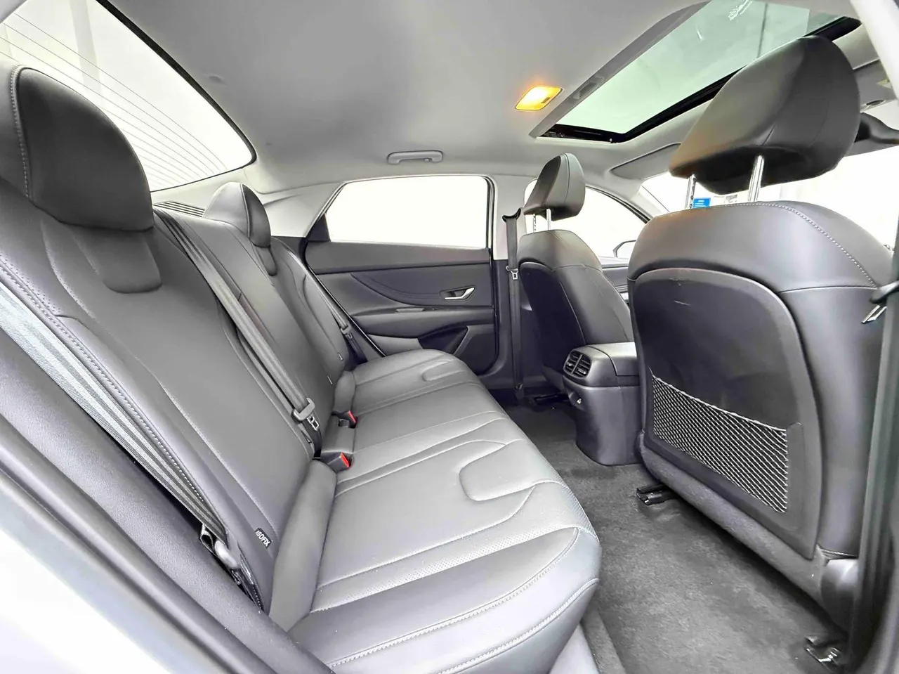 Hyundai 2022 Elantra -3-compartment 1.5 stepless LUX premium automatic gear 14