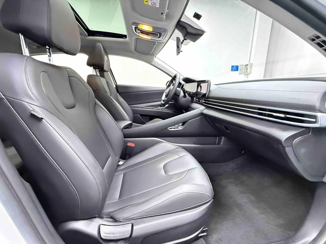 Hyundai 2022 Elantra -3-compartment 1.5 stepless LUX premium automatic gear 15