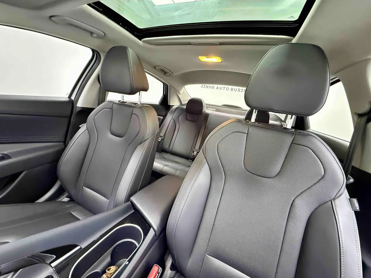Hyundai 2022 Elantra -3-compartment 1.5 stepless LUX premium automatic gear 17