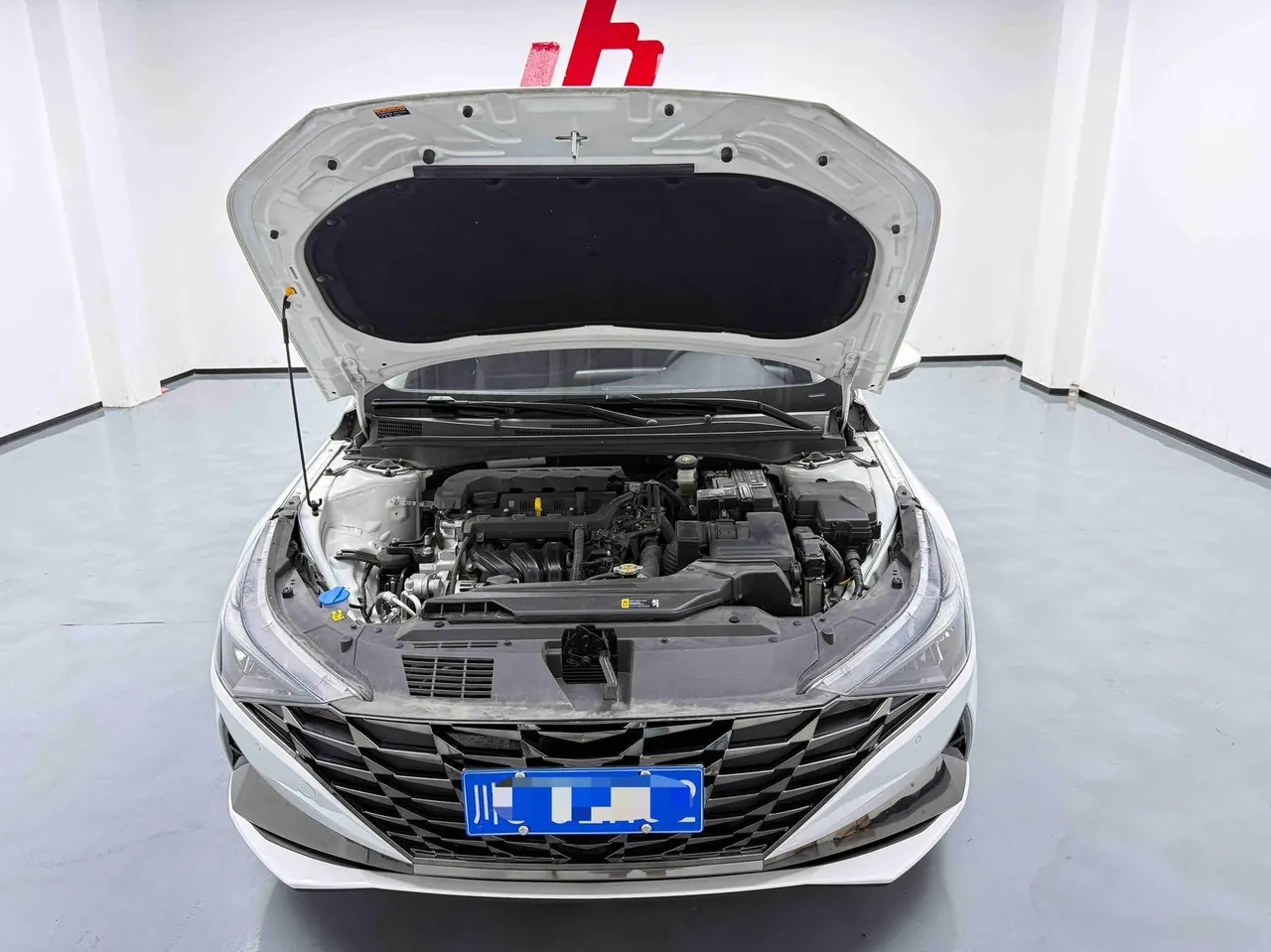 Hyundai 2022 Elantra -3-compartment 1.5 stepless LUX premium automatic gear 18