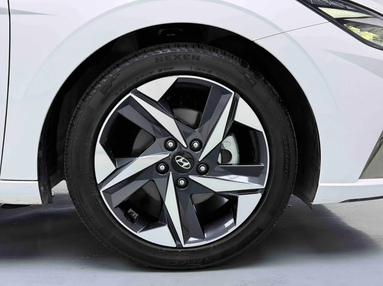 Hyundai 2022 Elantra -3-compartment 1.5 stepless LUX premium automatic gear 19
