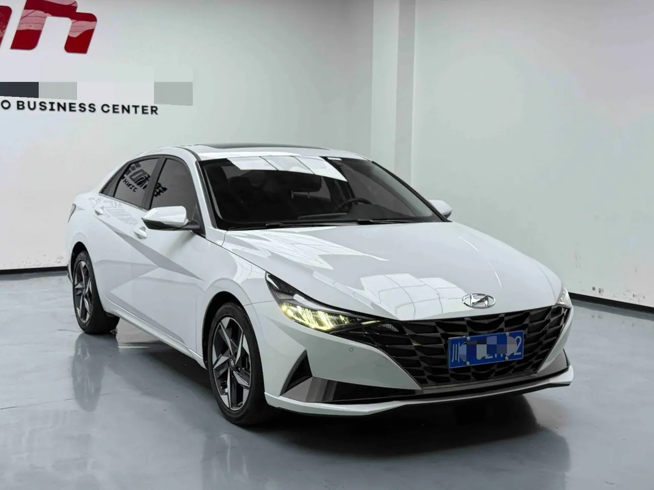 Hyundai 2022 Elantra -3-compartment 1.5 stepless LUX premium automatic gear 3